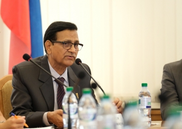 В Новосибирский ГАУ с ответным визитом посетил ректор Университета ветеринарных наук Нанаджи Дешмух профессор Сита Прасад Тивари (г. Джабалпур, Индия)